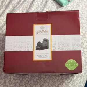 Scentsy Harry Potter Platform 9¾ Wax Warmer